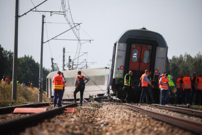 Miejsce katastrofy kolejowej. Pasażerowie opowiedzieli nam, co działo się tuż po zderzeniu z ciężarówką