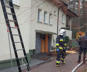 Tragiczny pożar pensjonatu w Czarnieckiej Górze! Nie żyje 64-latek [ZDJĘCIA]