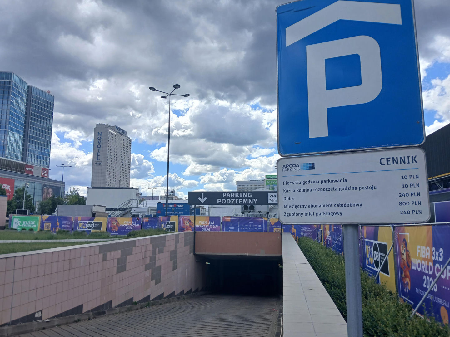Parking podziemny pod Placem Defilad w Warszawie