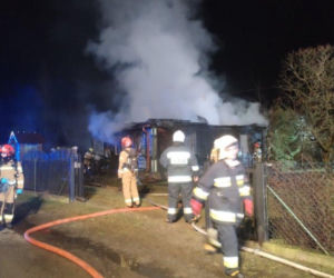 Budynek mieszkalny w miejscowości Rogóziec w gminie Mordy spłonął prawie doszczętnie