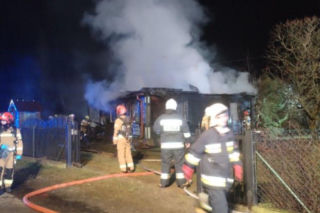 Budynek mieszkalny w miejscowości Rogóziec w gminie Mordy spłonął prawie doszczętnie