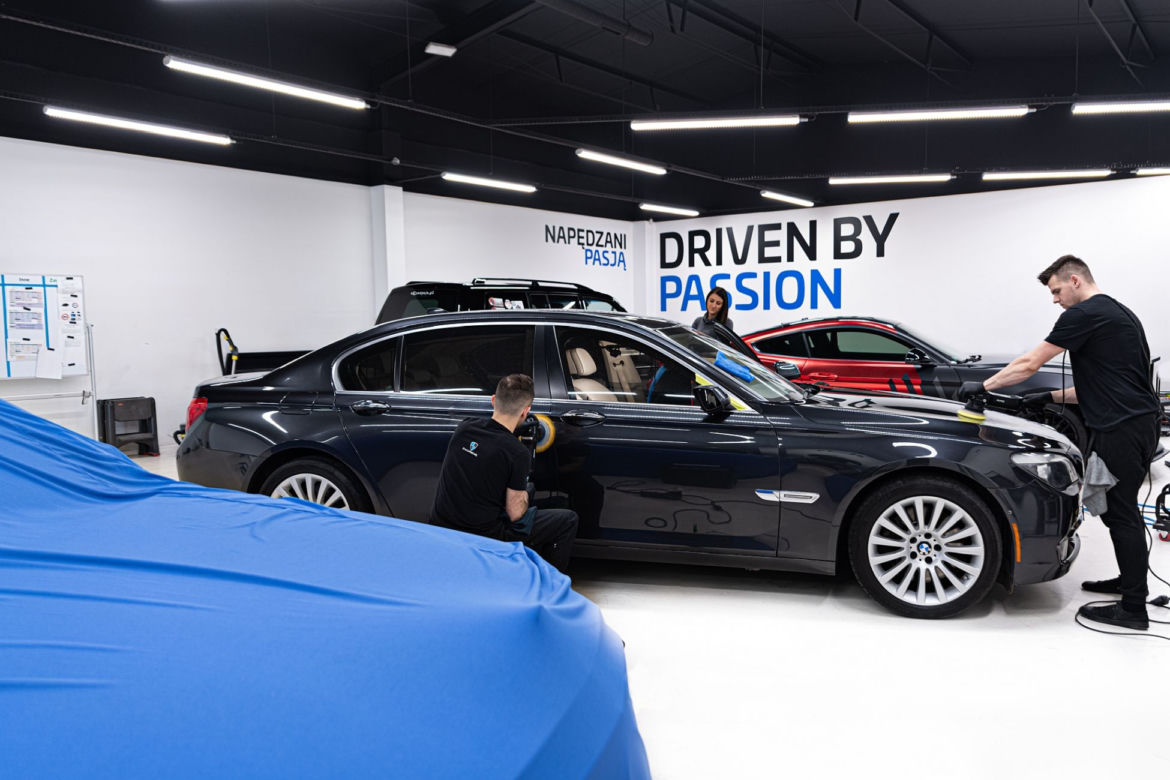 Robert Burneika jeździ wycackanym BMW 750Li