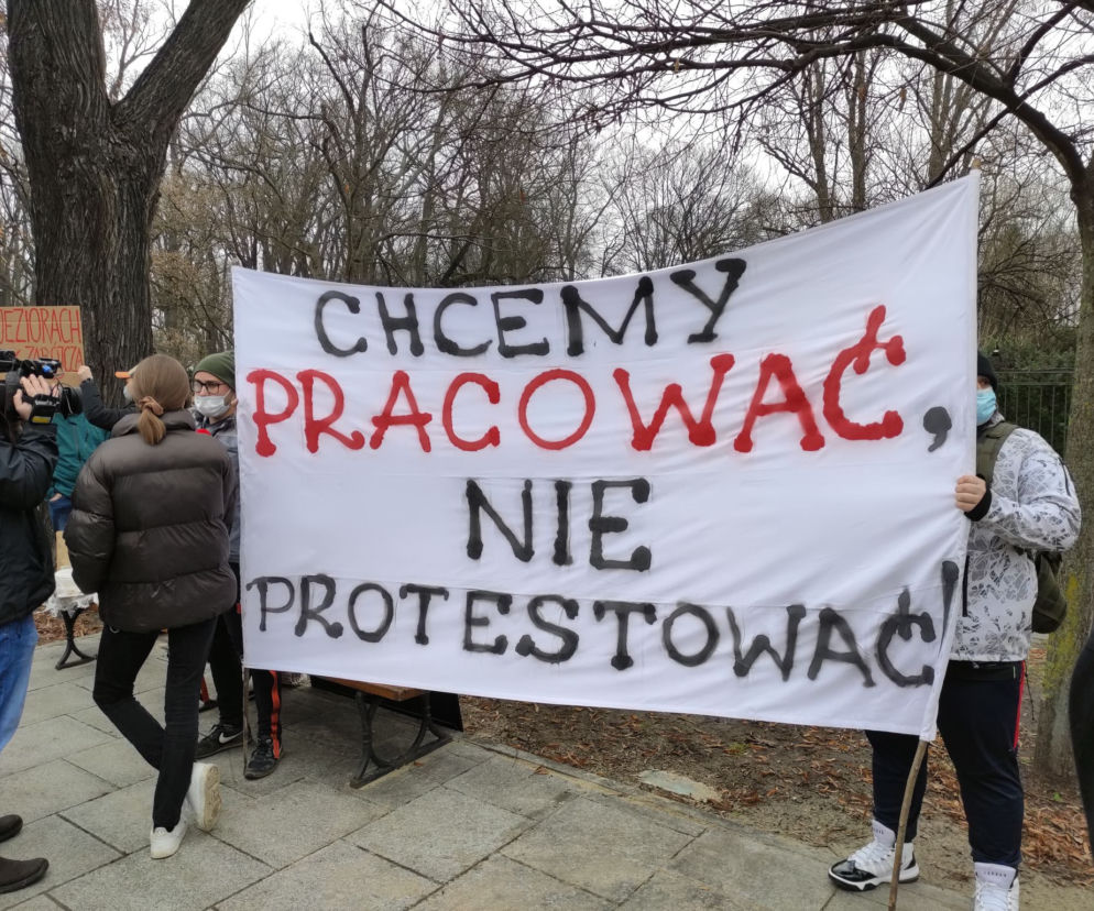 PROTEST HOTELARZY 1.03.2021 - domagają się natychmiastowego otwarcia ich branży!
