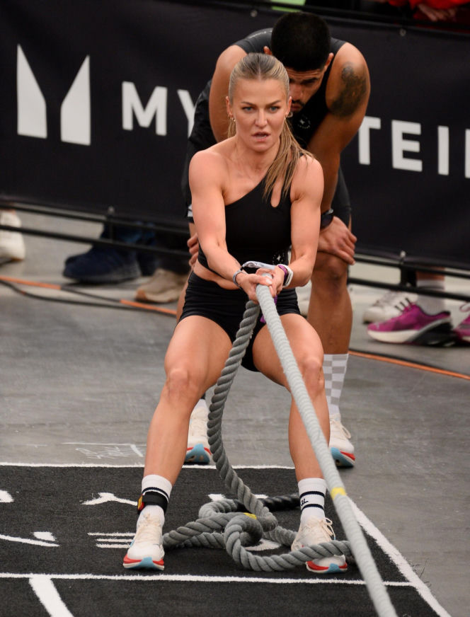 Anna Lewandowska z przystojnym Latynosem na zawodach Hyrox