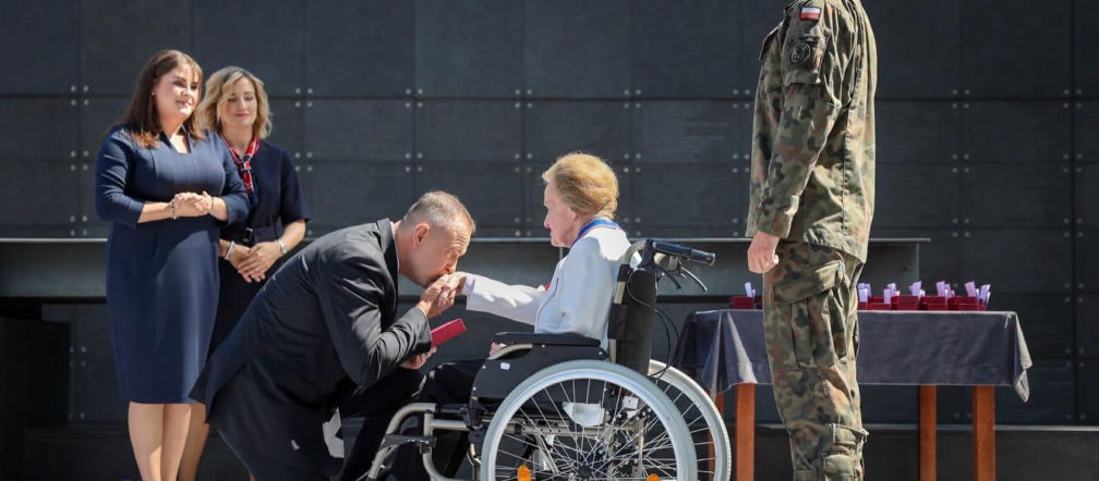 Poruszające sceny z Nawrockim. Tak potraktował uczestniczkę Powstania Warszawskiego