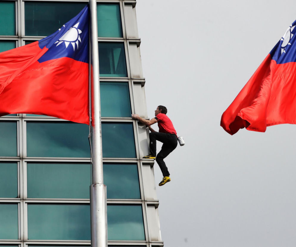 Pobił rekord świata w solowej wspinaczce. Alexa Honnolda napędzał metal!