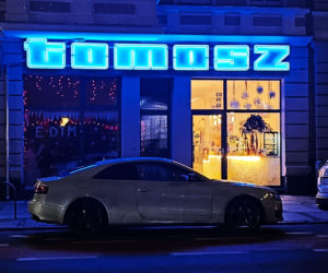 Neon Tomasz na ul. Rayskiego odzyskał dawny blask