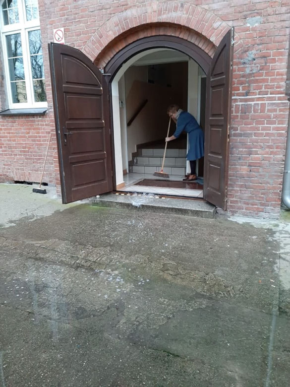 Medyczne Studium Zawodowe zalane. Zobaczcie jakie szkody wyrządziła woda.