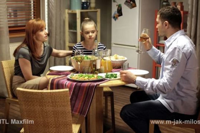 M jak miłość odc. 1003. Tomek Chodakowski (Andrzej Młynarczyk), Agnieszka (Magdalena Walach), Zosia (Julia Wróblewska)