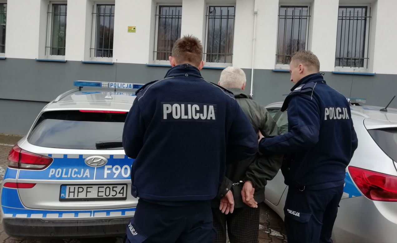 Pijany PIESZY sprawcą kolizji! To nie jedyny wybryk, solidnie też "nawtykał" policjantowi 