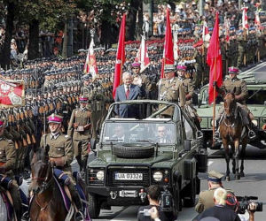 Wielka defilada w Warszawie. To Lech Kaczyński rozpoczął wojskowe pokazy w 2007 roku