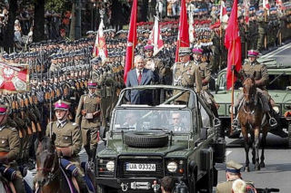 Wielka defilada w Warszawie. To Lech Kaczyński rozpoczął wojskowe pokazy w 2007 roku