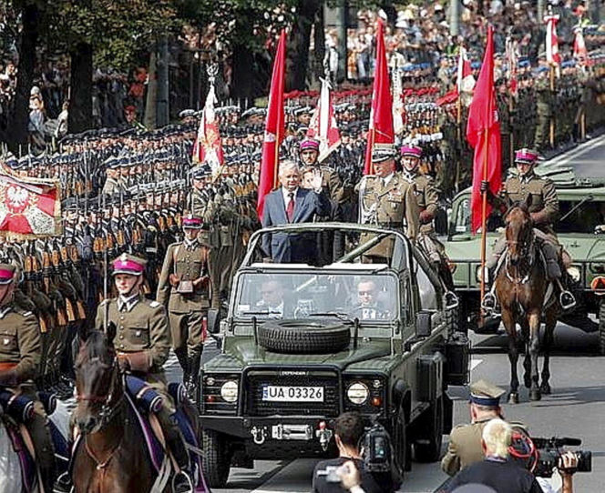 Wielka defilada w Warszawie. To Lech Kaczyński rozpoczął wojskowe pokazy w 2007 roku