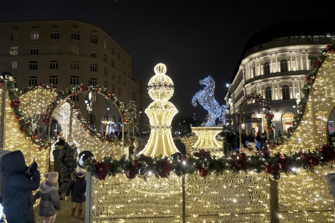 Niesamowita iluminacja świąteczna rozbłysnęła w Warszawie