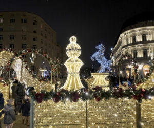 Niesamowita iluminacja świąteczna rozbłysnęła w Warszawie