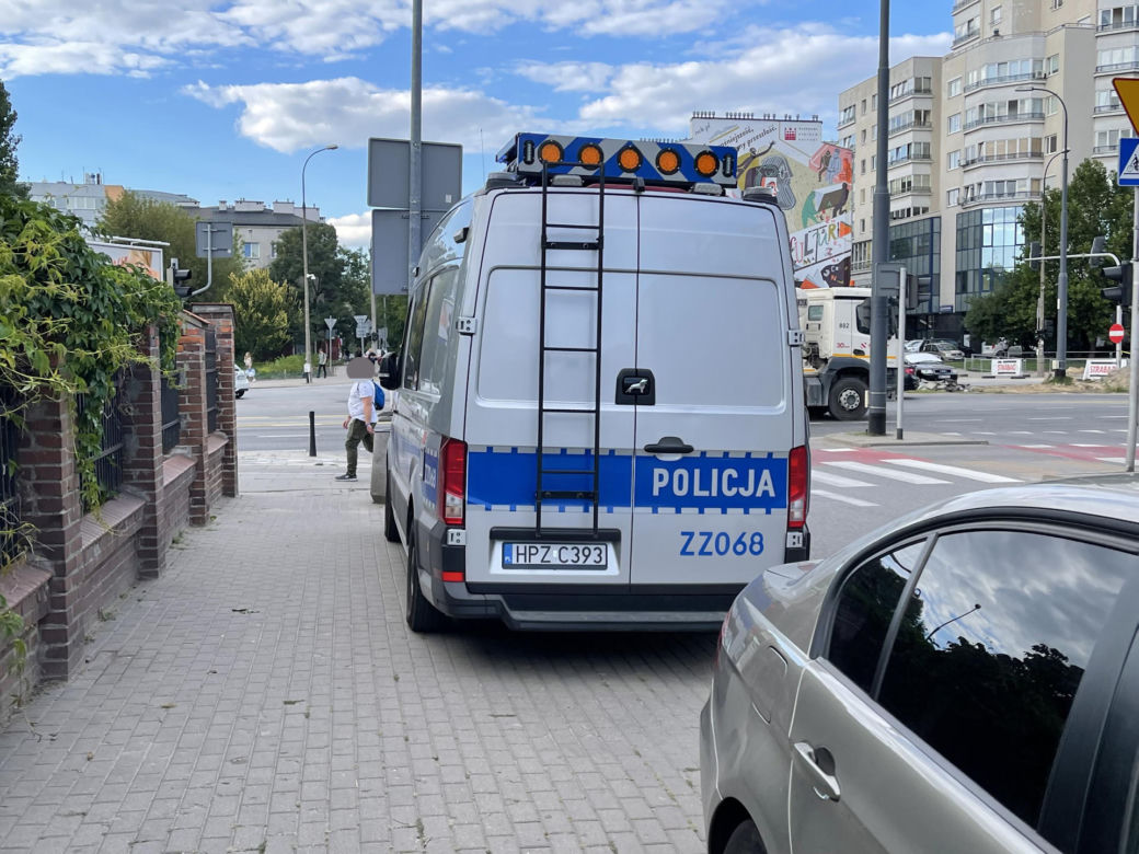 Makabra na przejściu. BMW roztrzaskało pieszego