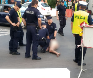 Golas zaatakował policjanta. 