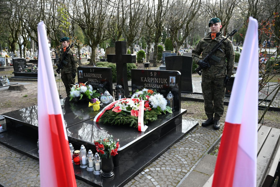 Kołobrzeg: Uroczystości ku czci Sebastiana Karpiniuka w 15. rocznicę katastrofy smoleńskiej
