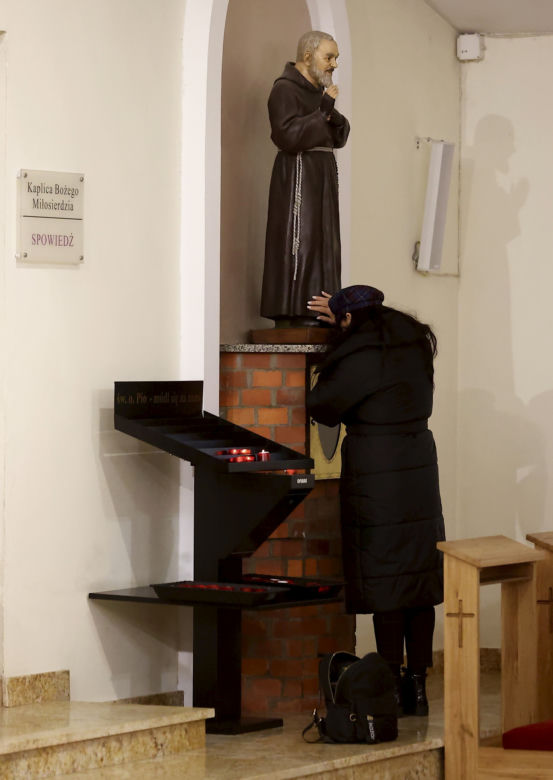 Ewa Krawczyk na grobie męża w rocznicę jego śmierci