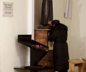 Ewa Krawczyk na grobie męża w rocznicę jego śmierci