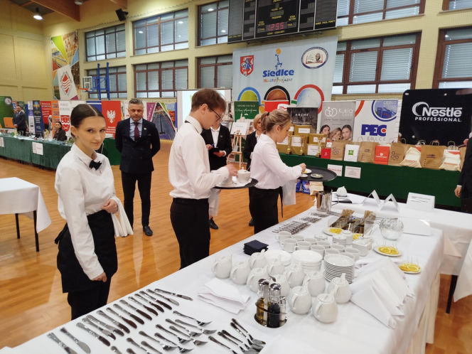 Już po raz ósmy w Siedlcach rywalizowali młodzi kelnerzy z całej Polski