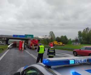 Nawet 3 godziny potrwają utrudnienia na autostradzie A4 w Mysłowicach, gdzie przewróciła się ciężarówka [ZDJĘCIA]