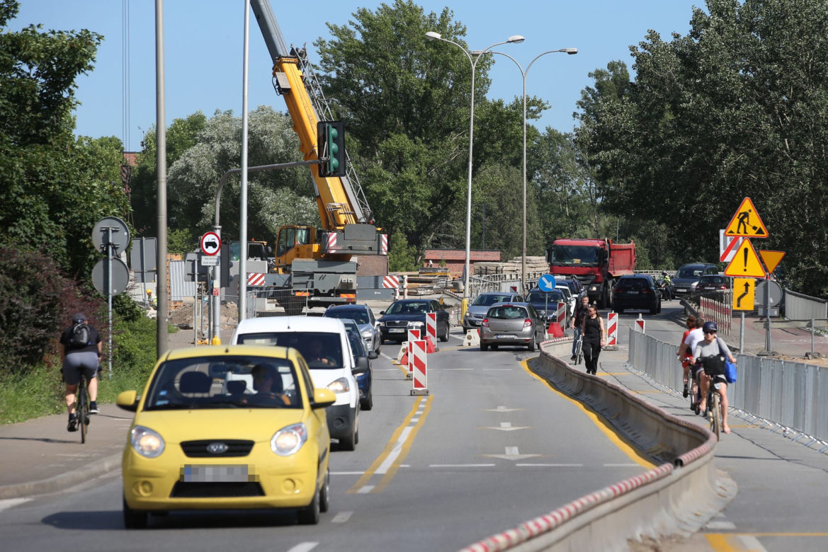 Budowa zapory przeciwpowodziowej blokuje miasto