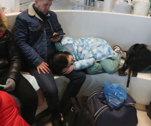 Horror na Centralnym. Bez prysznica, z dziećmi na posadzce. Dramatyczne historie uchodźców z Ukrainy