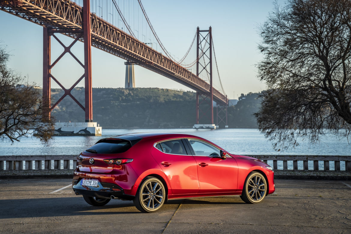 Mazda 3 2.0 SKYACTIV-G 122 KM 6MT (Soul Red Crystal)