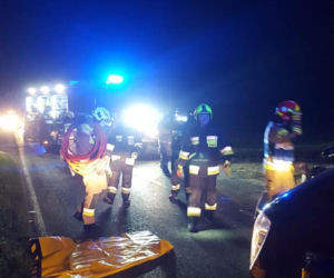 OKROPNY WYPADEK w Strzeszycach! Osobówka STARANOWANA przez ciężarówkę