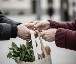 Mława oburzona. Czy nikt już nie pomaga starszym osobom?