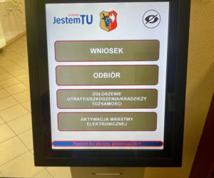 Biletomaty na Wałowej. Koniec z chaosem w kolejkach