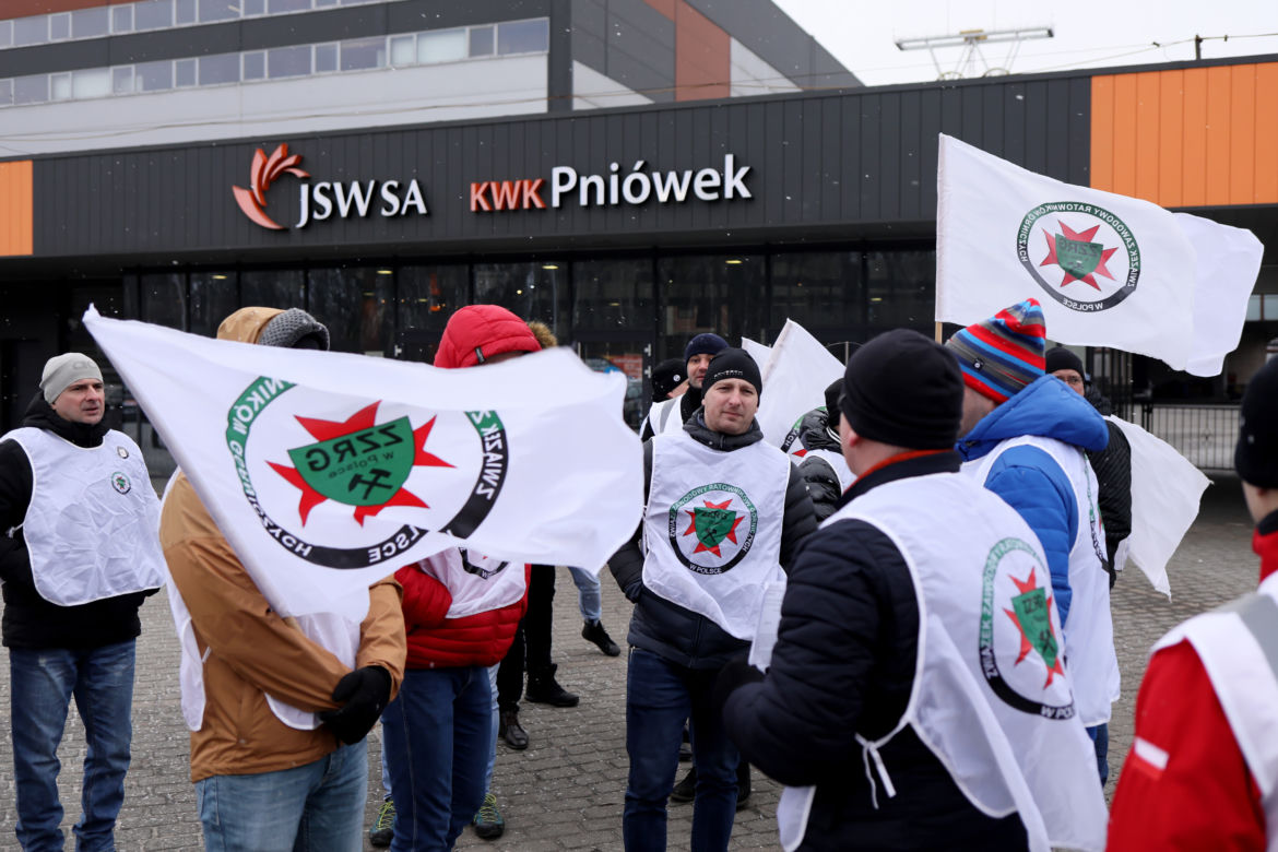 Wybuch w kopalni Pniówek. Ratownicy zejdą pod ziemię. Dotarcie do zaginionych potrwa nawet kilka miesięcy