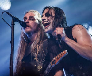 Skrupulatnie wyreżyserowany groteskowy spektakl okraszony nutą surrealizmu – Avatar zawładną Warszawą [RELACJA]