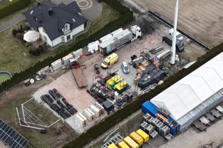 Potworny wypadek. Pracownik przygnieciony przez okno. Jego serce się zatrzymało