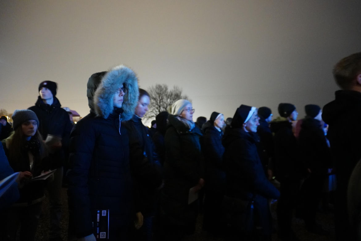 Ogrom wiernych przybył na Drogę Krzyżową na Majdanku. Mamy zdjęcia!
