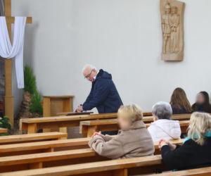 Wiosenny Lech Wałęsa na wielkanocnej mszy