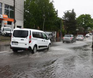 Ulice Warszawy popłynęły po ulewie