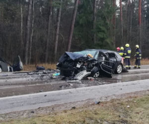 Czołowe zderzenie na Podlasiu. 5 osób rannych [ZDJĘCIA]