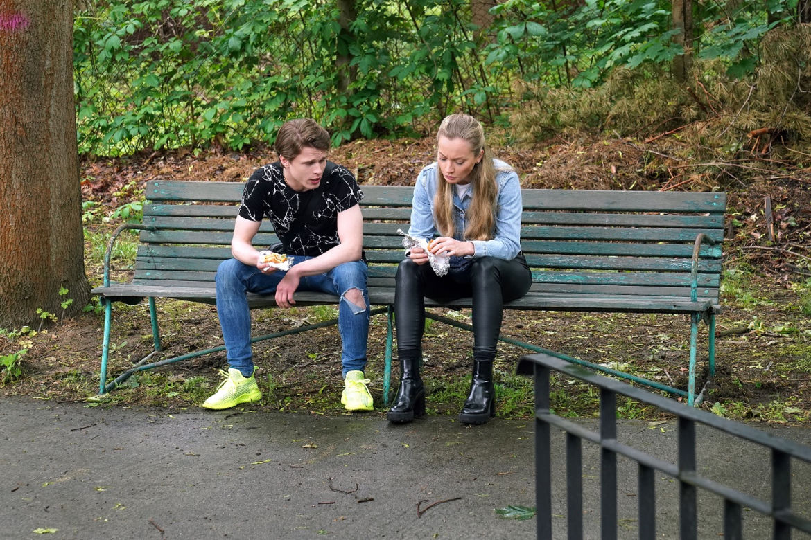 Barwy szczęścia, odc. 2724: Renata (Ania Mrozozwska), Biniu (Adam Stępnicki) 