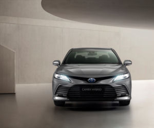 Toyota Camry Hybrid lifting 2021