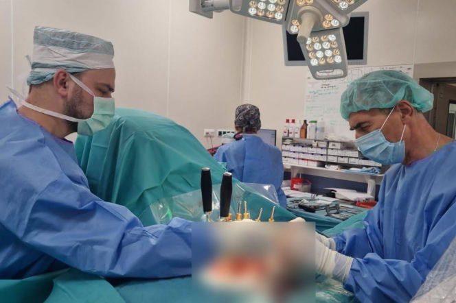 Lekarze operują kręgosłup nastolatka rannego w aquaparku. O sukcesie medyków z Katowic przeczytasz na Eska Śląskie.