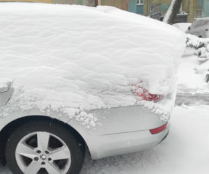 Białystok. Kwietniowy atak zimy. Osiedle pod śniegiem