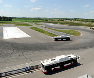 Pachołki latały jak kręgle. Tak wyglądały mistrzostwa kierowców autobusów 