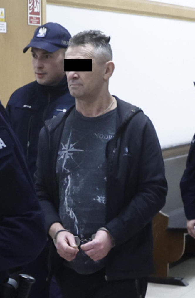 „Sztuczną szczękę wepchnięto jej do gardła”. Przerażające ustalenia. W mieszkaniu w Warszawie znaleziono cztery ciała