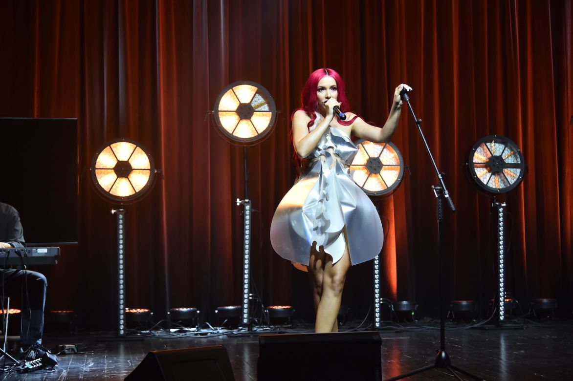 Wielki Pokaz Moda na Recykling Anny Kubisz i ERP. Gwiazdy w strojach z elektrośmieci!