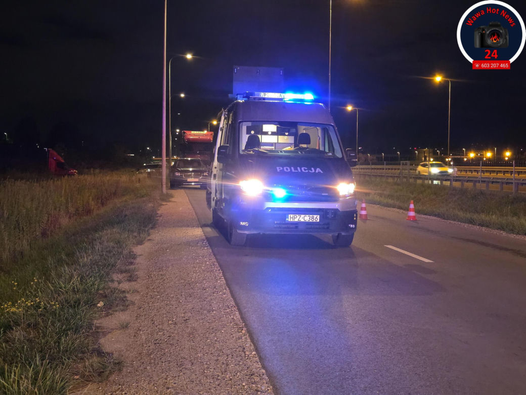 Czołowe zderzenie motocyklisty i osobówki. Ranny mężczyzna w szpitalu