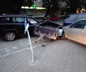 Swoim BMW rozbił osiem samochodów na Pereca!