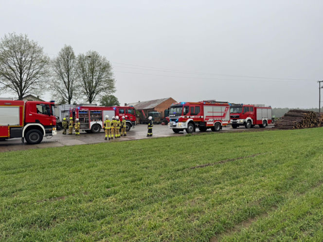 Gigantyczny pożar w Wielkopolsce! Płonie magazyn energii, ewakuowano 65 osób