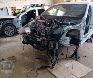 Funkcjonariusze z KPP Sokołów Podlaski zatrzymali na gorącym uczynku dwóch mężczyzn pracujących w dziupli samochodowej